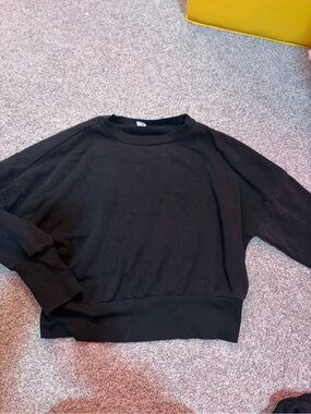 Old Navy Black Pullover Cropped Sweatshirt